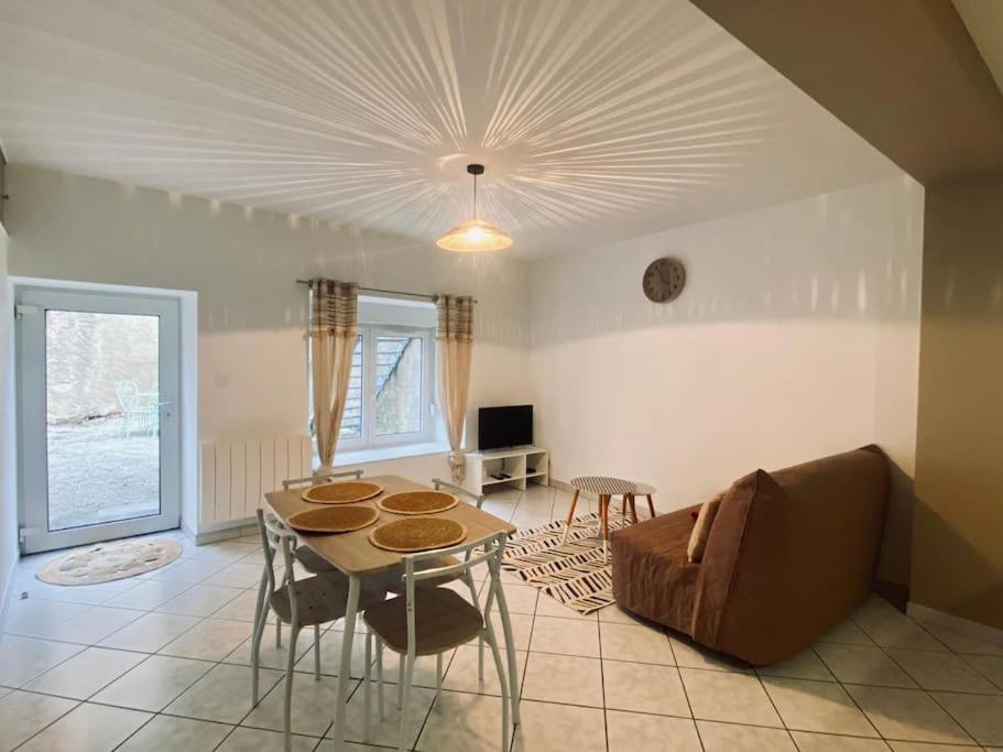 Appartement Au Centre-Ville Avec Cour 朗格勒 外观 照片